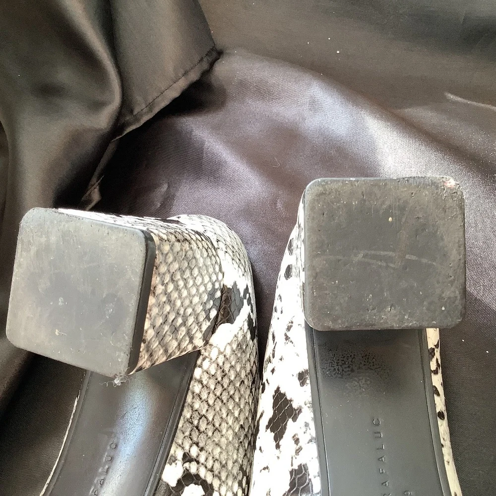 EUC Zara black white‎ snakeskin  print black heels